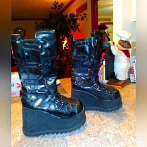 Womans platform boots
